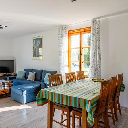 Bay House Nyaraló Puck